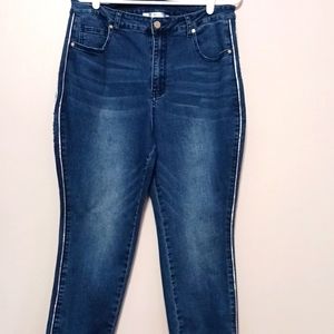 K.Jordan Blue wash jeans 16W curvy stretch 5pockets Silver piping on sides zip
